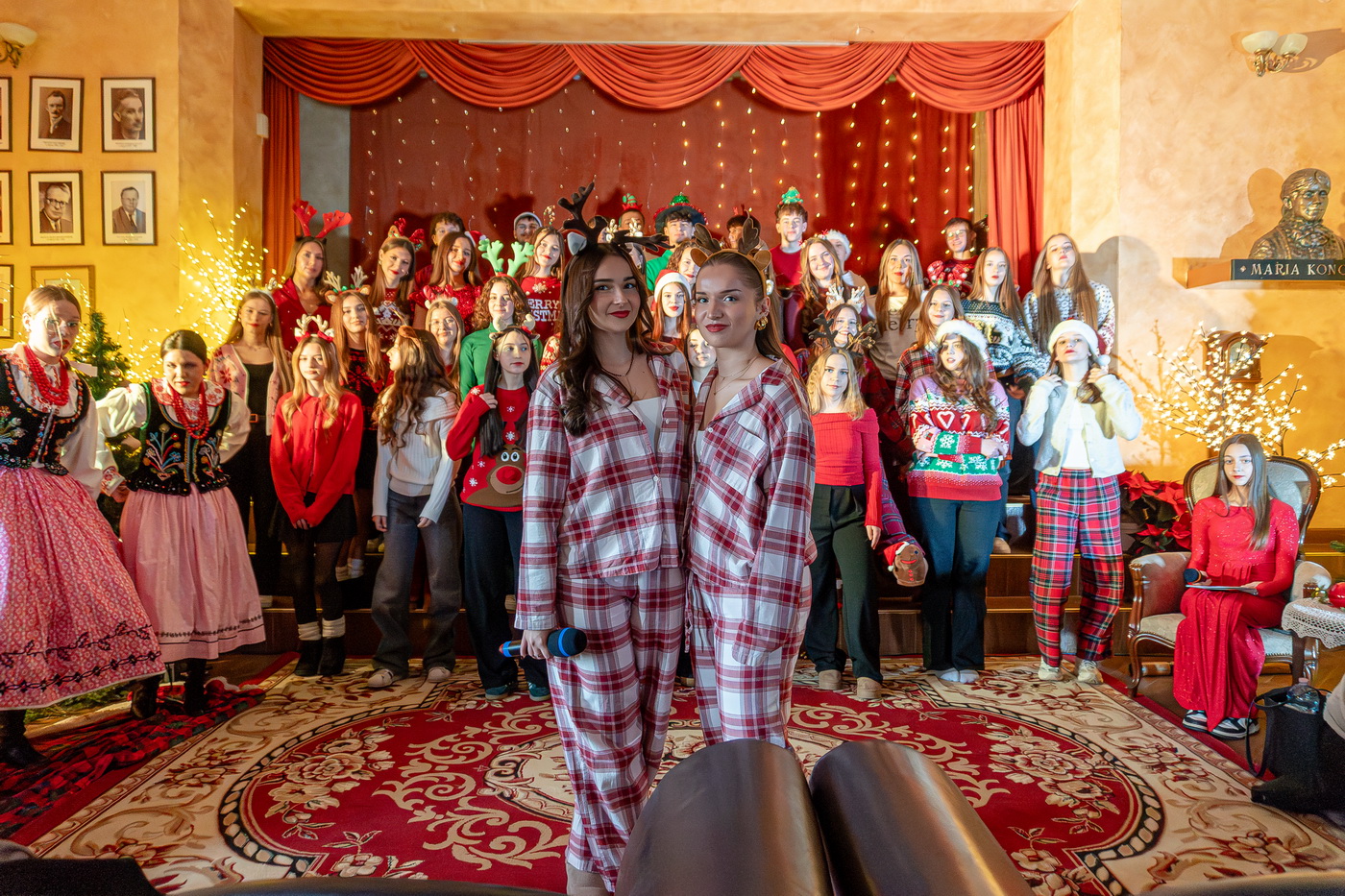 Zdjęcie Koncert Kolęd 2025 (17)ee6d813e-ef9e-4a99-b331-fe4b0f7f1ed5.jpg w galerii Koncert Kolęd A. D. 2025 w II LO